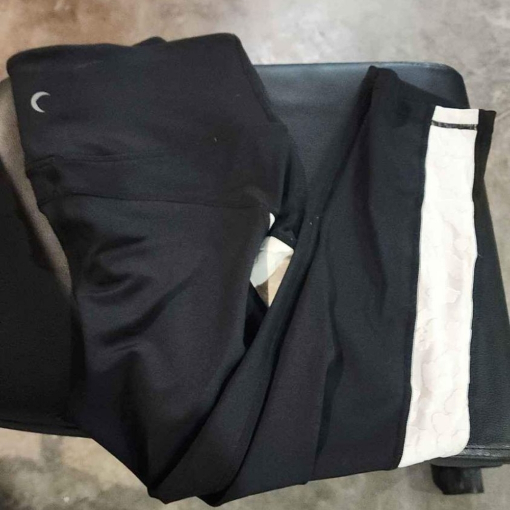 Zyia Black/White Leopard LNT Capri